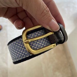 Vineyard Vines blue whale belt